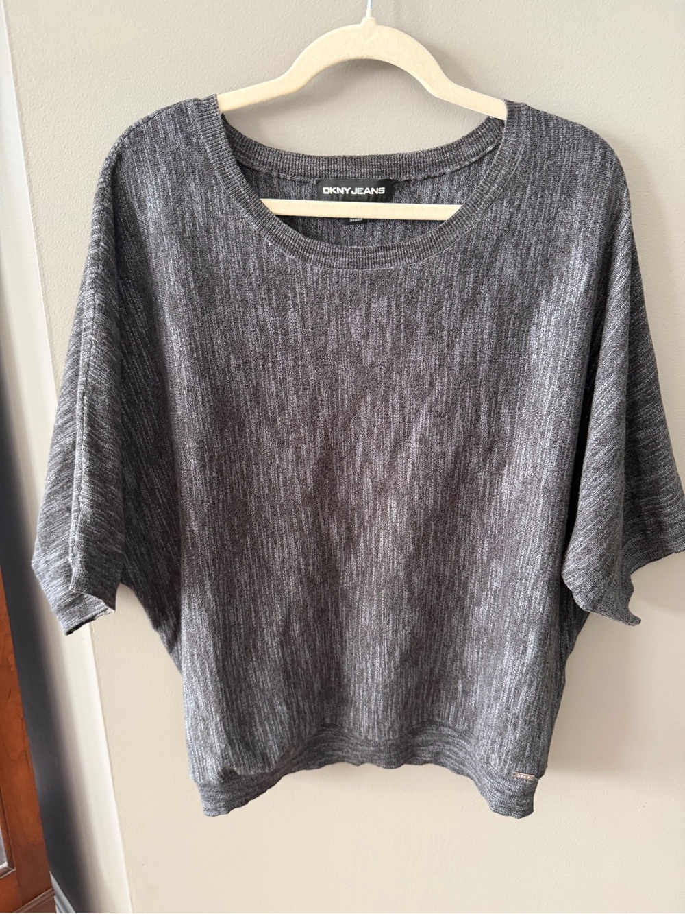 Dkny Gray Short Sleeve Soft Knit Shirt. Batwing Sleeves. Medium